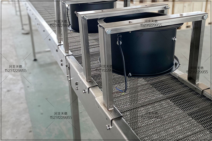 不銹鋼網(wǎng)鏈輸送設(shè)備